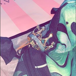 Meet your Posher, Samantha